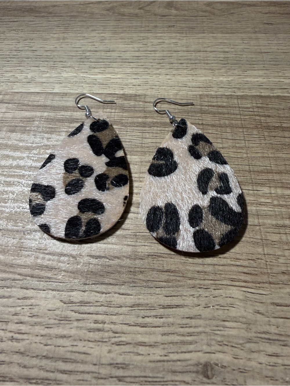 NWOT Source Unknown Leopard Print Teardrop Earrings - Black and Cream